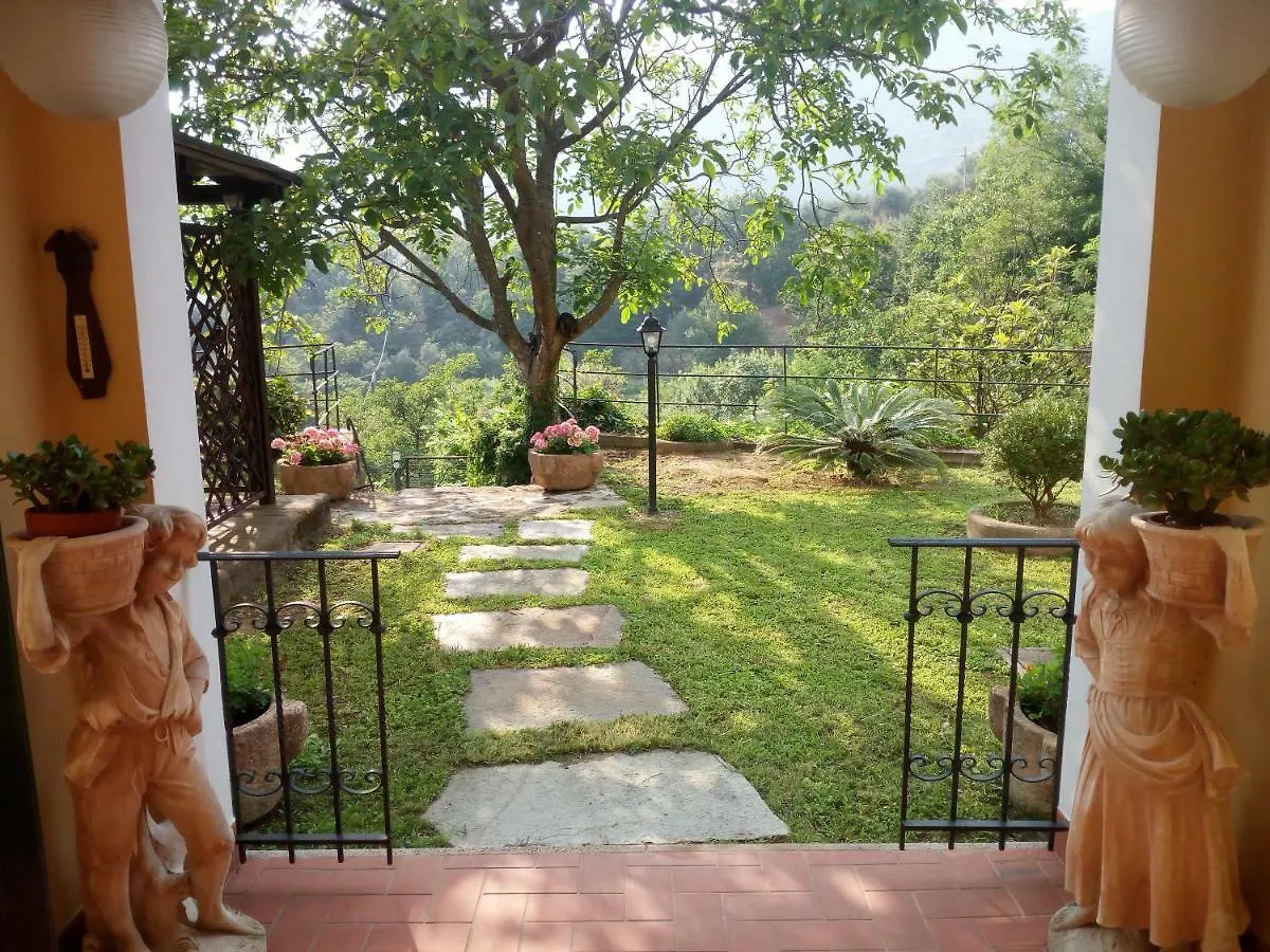 Madamadore Hotel Deiva Marina Guest house